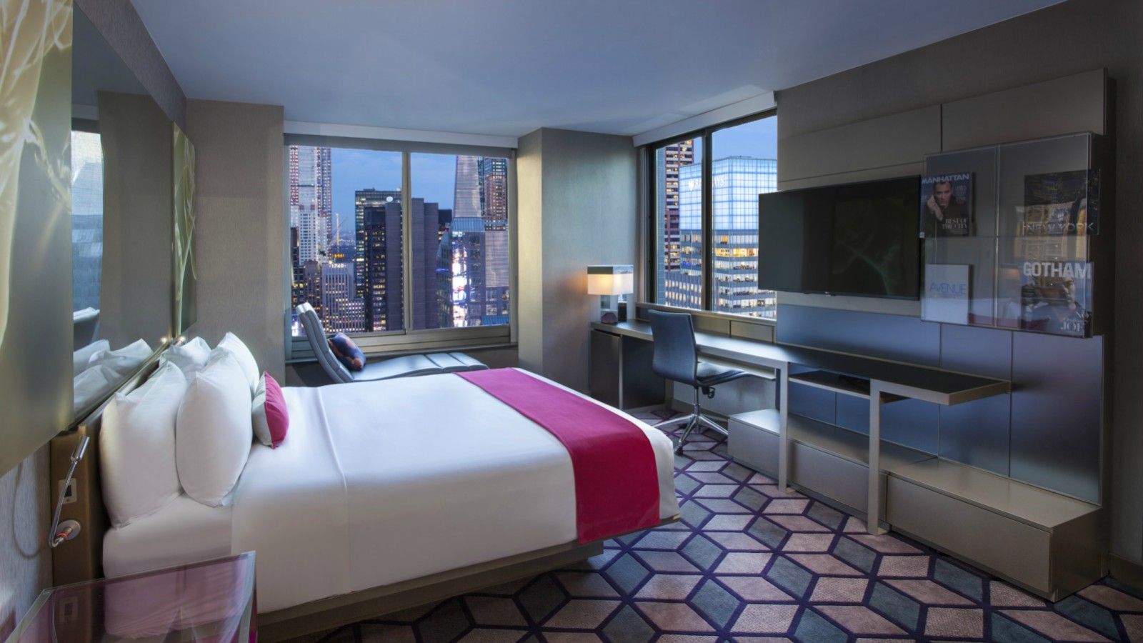 Cool Corner Room - Times Square View